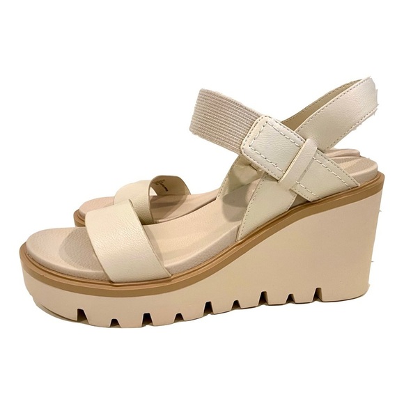 NWT — Mia Ciji Faux Pebbled Leather Platform Sandals Beige Size10 - Picture 7 of 14